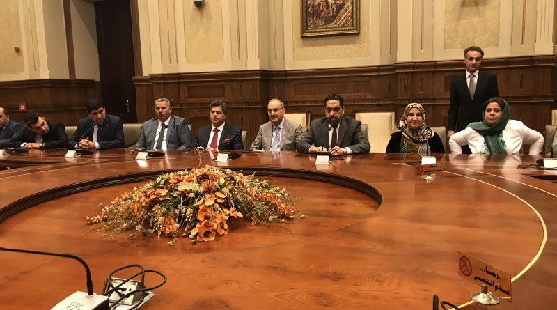 النائب قتيبة الجبوري يلتقي رئيس لجنة الصحة والبيئة المصري