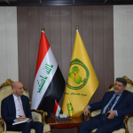 النائب محمد المسعودي يناقش مع مسؤول في السفارة الامريكية اهمية الانتصارات العراقية على المجتمع الدولي
