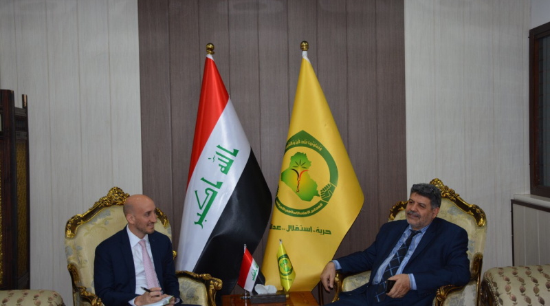 النائب محمد المسعودي يناقش مع مسؤول في السفارة الامريكية اهمية الانتصارات العراقية على المجتمع الدولي