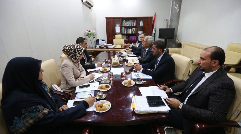 لجنة المرحلين النيابية تستضيف رئيس اللجنة المركزية لتعويض المتضررين القاضي نجم عبدالله أحمد