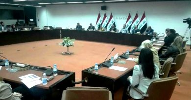 مديرا الدائرتين البرلمانية والاعلامية يستقبلان وفدا من اساتذة وطلبة جامعة بغداد