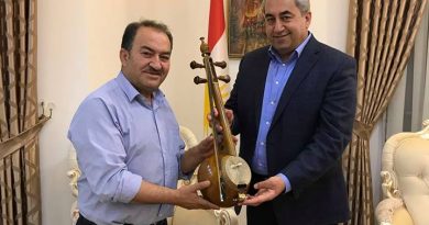 رئيس لجنة التربية النائب سيروان سيريني يلتقي بعازف الكمان الكوردي الشهير سيد احمد راوندوزي 